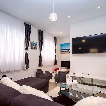Dasianda - Only 90 M From The Beach, Private 30msq Heated Pool Stanici